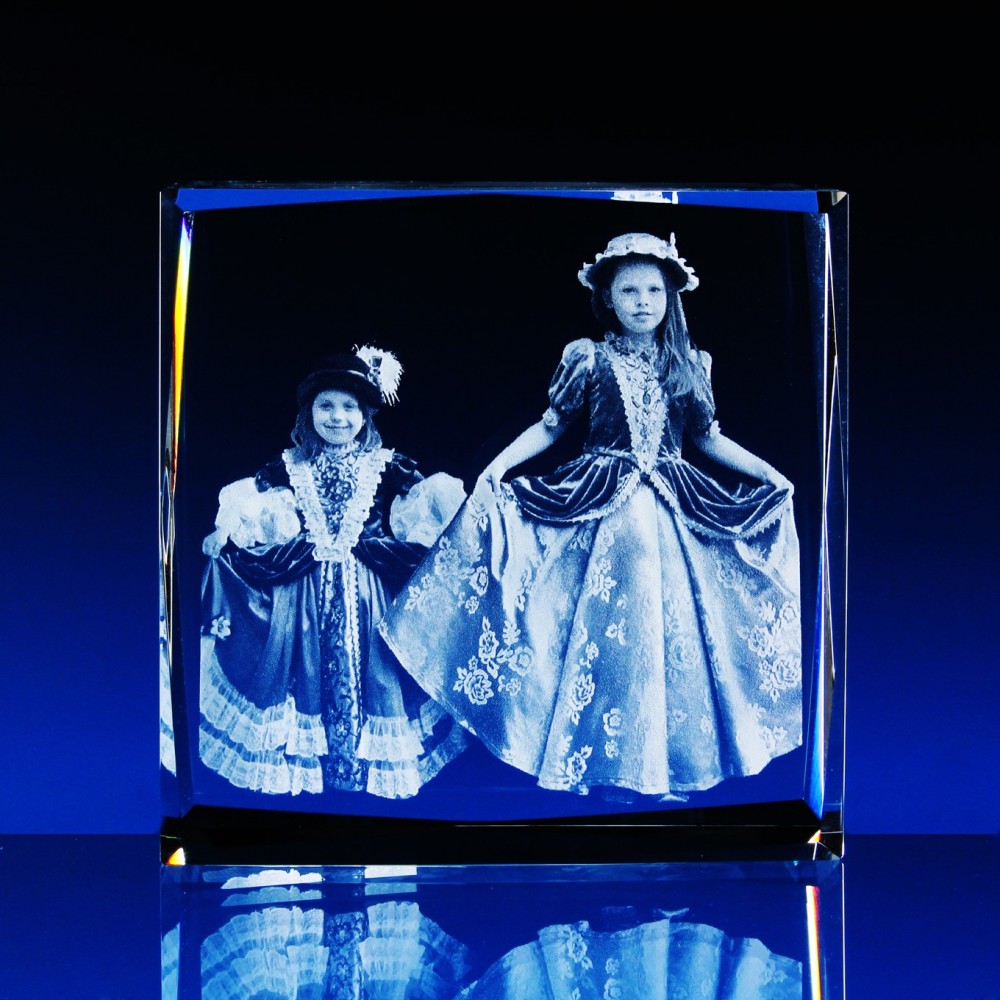 3D Laserovaná fotografie do skla - Portrét celého těla 100x100x60mm (T319bT)