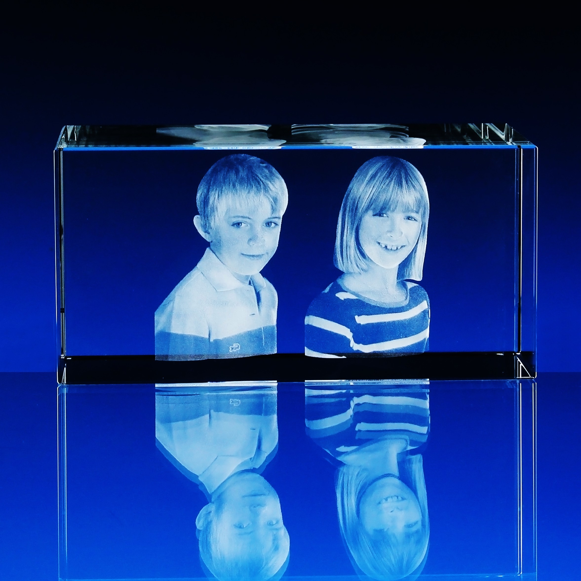 3D Laserovaná fotografie do skla - Portrét v kvádru 160x60x60 mm (P302d)